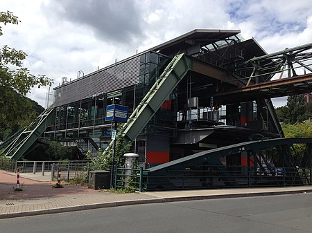 GER Wuppertal Pestalozzistraße 001 Schwebebahn