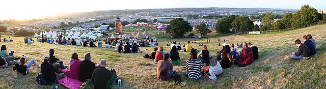 Glastonbury 2023: Elton John fans reserve front row spaces at crack of dawn  - BBC News