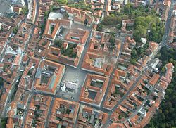 St. Mark's Square from the air. Gornji grad uzi iz zraka.jpg
