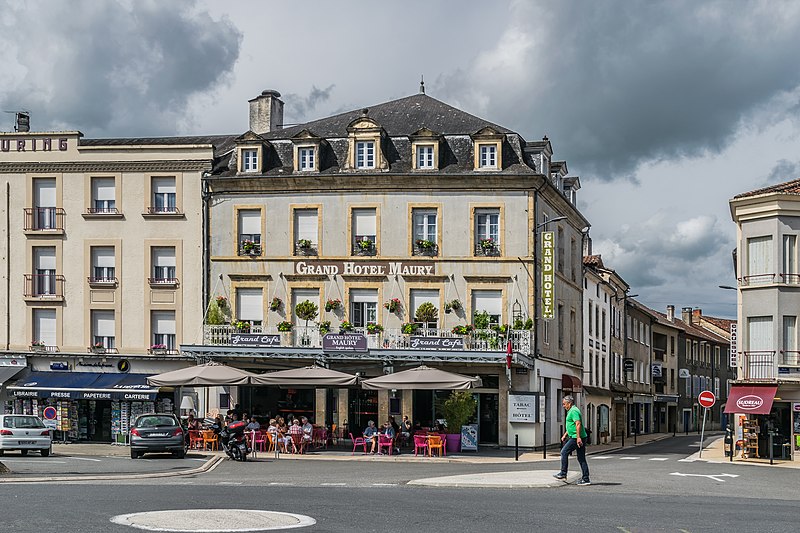 File:Grand Hotel Maury in Saint-Cere.jpg