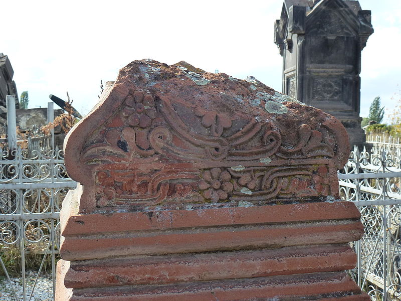 File:Grave in Gyumri 134.JPG