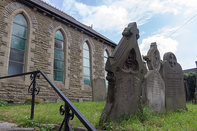 File:Graveyard, Baptist Chapel, Bell Bank, Hay-on-Wye - geograph.org.uk - 3782128.jpg