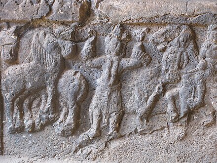 Skalitje shkëmbore nga mitologjia greke në Shpellat Bhaje.