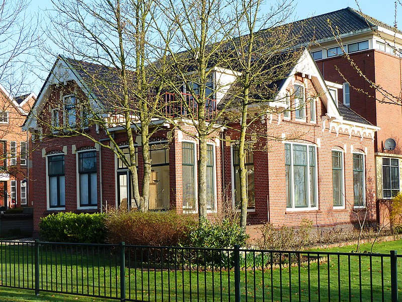 File:Grijpskerk - zuivelfabriek - directeurswoning.jpg