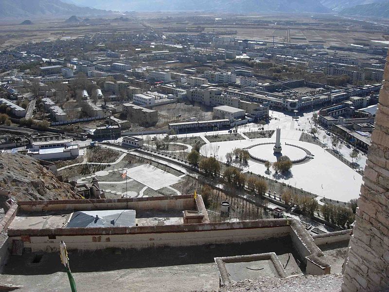 File:Gyantse Tibet.jpg