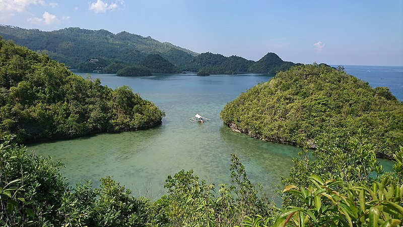 File:HUNDRED ISLANDS IN ALAMINOS CITY.jpg