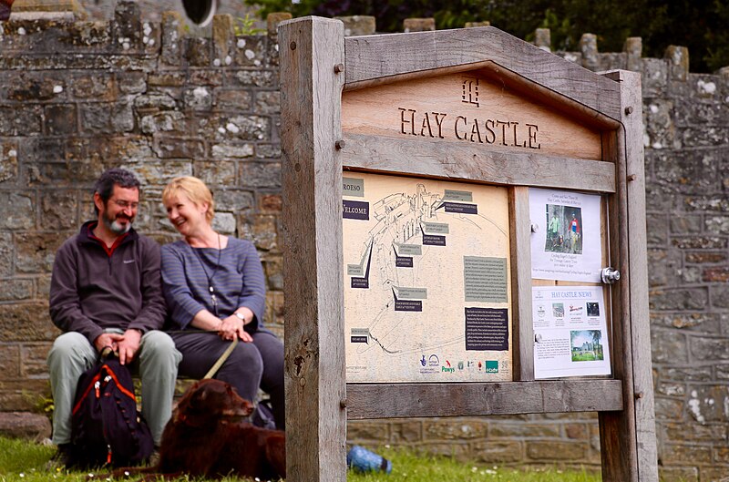 File:Hayfestival-2016-town-haycastle-couple.jpg