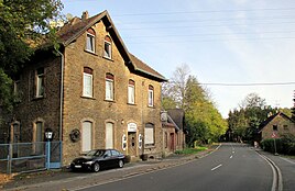 In addition to half-timbered houses, many buildings in the Hefel are made of Ruhr sandstone because of the quarries located here.