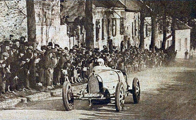 File:Hervé Chandon de Briailles vainqueur de la côte de Château-Thierry en avril 1926 sur Bugatti T35.jpg
