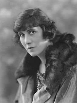 Hilda Moore played Anna Valeska in the West End production. Hilda Moore 1921.jpg