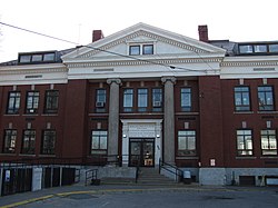 Историческая средняя школа Рокленда, Рокленд, Массачусетс. Jpg