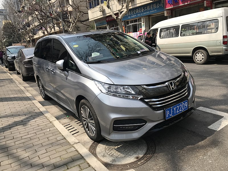 File:Honda Odyssey 2018 Chinese facelift 001.jpg