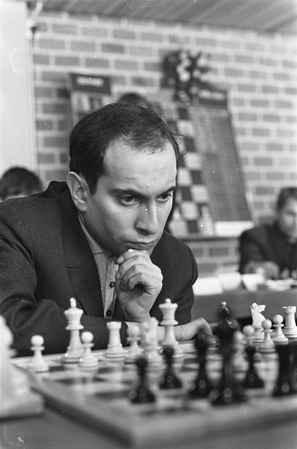 NEM MIKHAIL TAL FOI CAPAZ DE ENCONTRAR ESSE LANCE - A VIDA E JOGOS