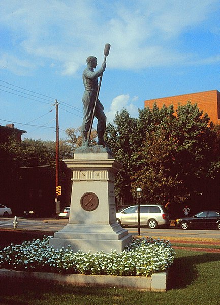 File:Howitzer Monument, Caspar Buber, Richmond VA, USA 1892.jpg