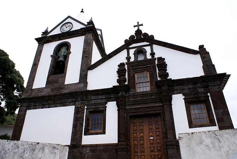 File:Igreja de Santa Catarina, fachada, Calheta, ilha de São Jorge, Açores.JPG