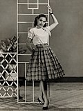 Thumbnail for File:Indriati Iskak in a promotional still (c. 1960), by Tati Photo Studio.jpg