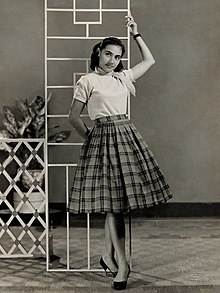 Indriati Iskak in a promotional still (c. 1960), by Tati Photo Studio.jpg
