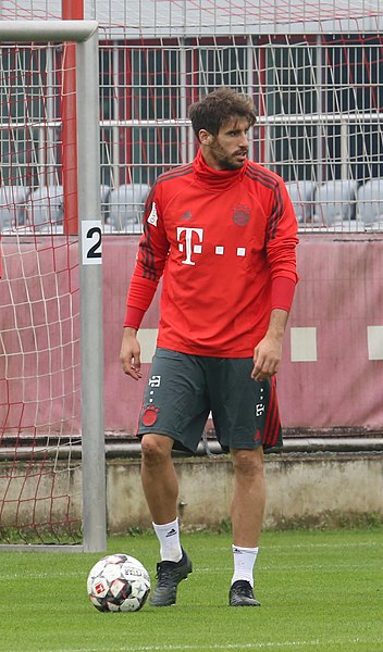 File:Javi Martinez Training 2018-10-09 FC Bayern Muenchen-3.jpg