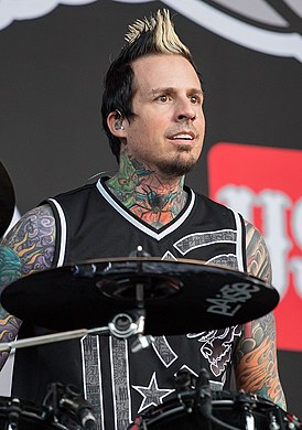 Jeremy Spencer z Five Finger Death Punch w 2014 roku