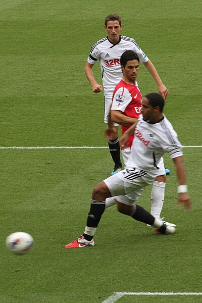 File:Joe Allen, Mikel Arteta & Ashley Wlliams.jpg