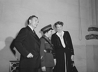 Павличенко (у средини), са Робертом Џексоном и Еленор Рузвелт