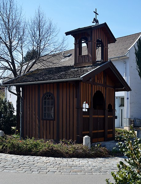 File:Kapelle auf dem Hermannsplatz, reconstruction, Berndorf (2).jpg