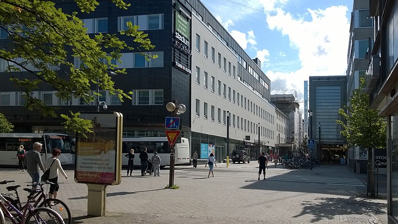 File:Kauppurienkatu Oulu 20150722.jpg