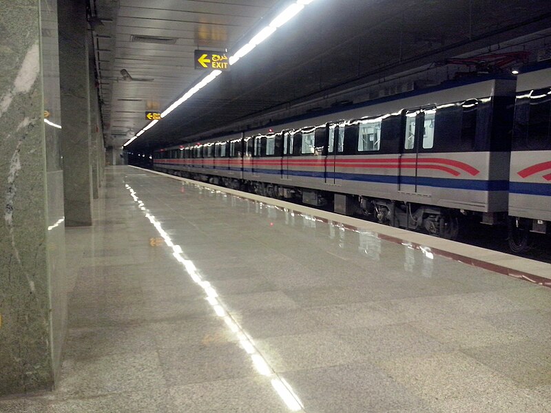 File:Khayyam Metro Station2.jpg