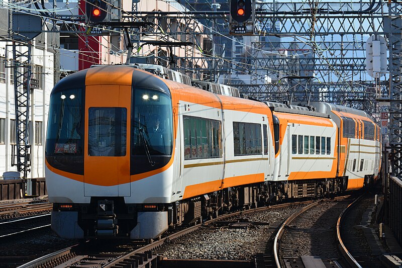 File:Kintetsu 22600 series+30000 series at Tsuruhashi Station 2019-11-17 (49925607026).jpg