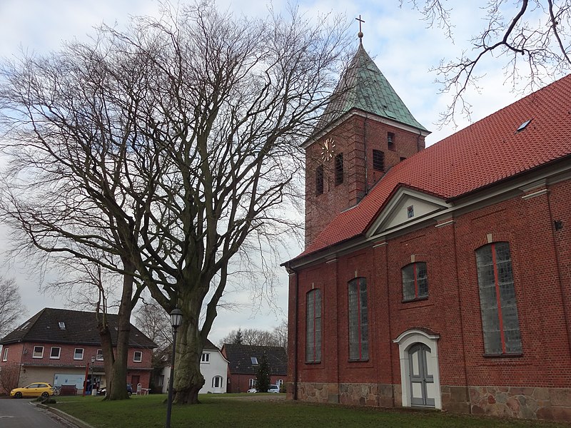 File:Kirche baumbestand Wöhrden 2019-12-24 (8).jpg