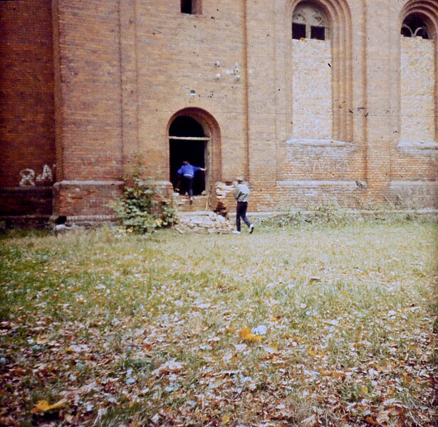 File:Kirche in Angerapp Oktober, 1989.jpg