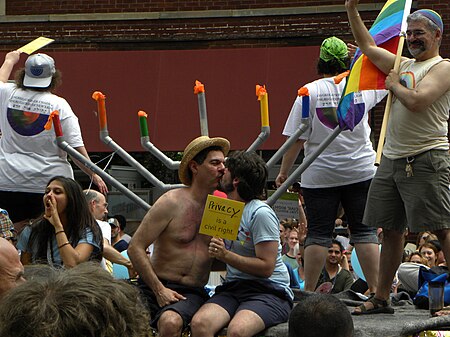 Tập_tin:Kissing_Gay_Jews_(4745880018).jpg