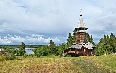 Chasovnya Trokh Svyatiteley wooden church on Kizhi island