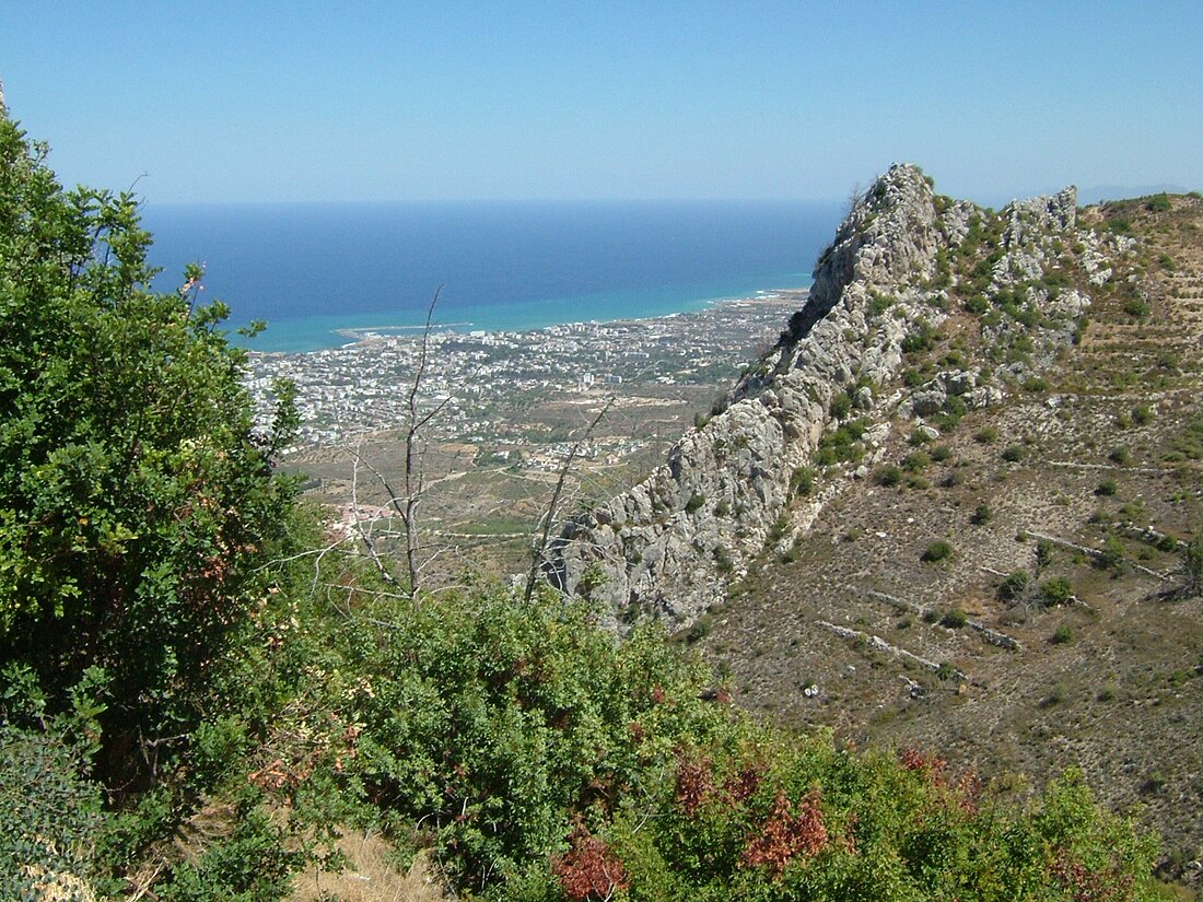 Dosya:Kyrenia from St Hilarion.jpg