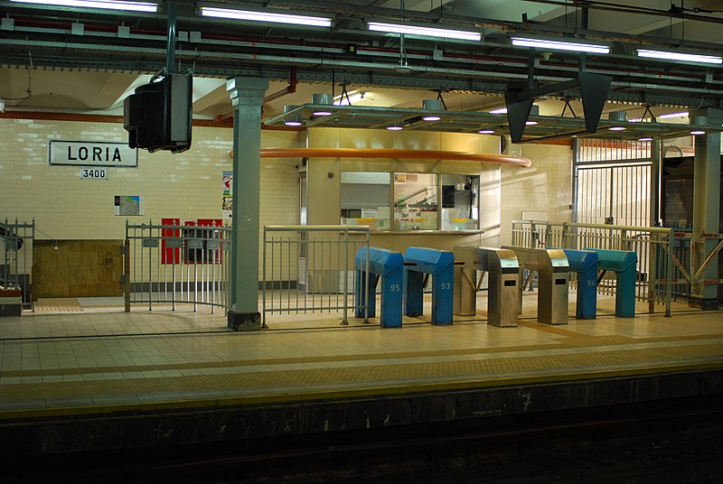 File:Línea A, boletería y andén de trenes hacia Primera Junta en la estación Loria (Buenos Aires, diciembre 2008).jpg