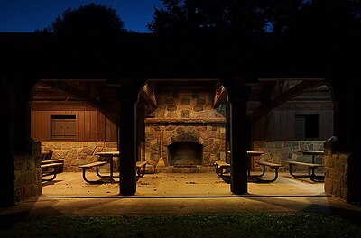 Lac_qui_Parle_Kitchen_Shelter_Night.jpg 0.6912 MP
