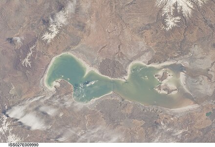River at Right of picture Lake urmia 2011.JPG