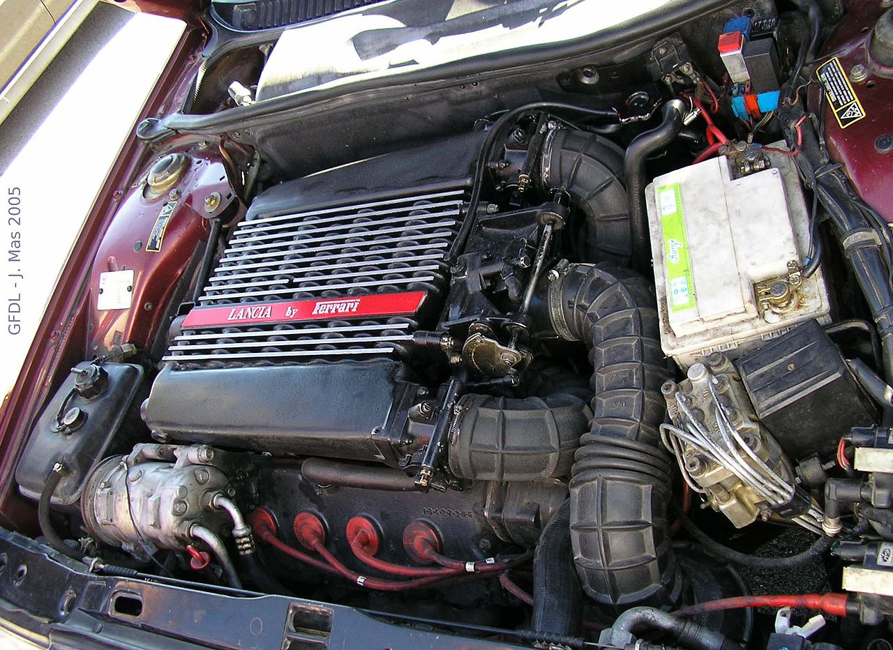 1280px-Lancia_thema_8.32_engine.jpg