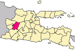 ジャワ島内のマディウンの位置の位置図