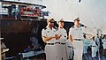 טקס העברת פיקוד בסיס אשדוד מאל"ם ניר מאור משמאל לאל"ם זאב ינובסקי מימין במרכז מפקד חיל הים אלוף אלכס טל, ספטמבר 1996.