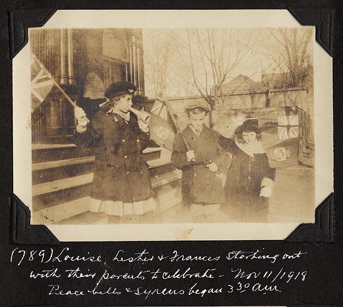 File:Louise, Lester and Frances Brittain celebrating armistice, Ottawa (PR2004-006.8.2-789).jpg