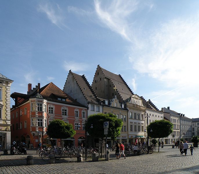 File:Ludwigsplatz (Straubing) 08.jpg