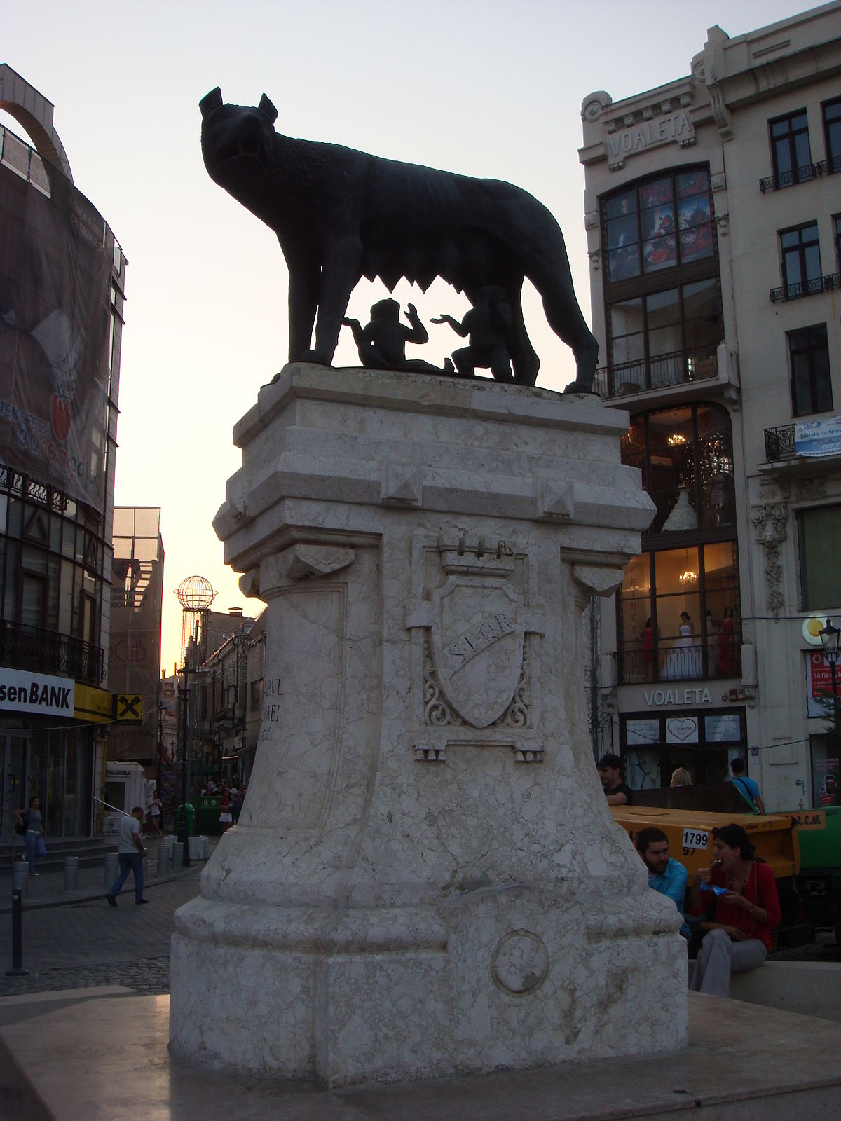 Embankment male job Statuia Lupoaicei din București - Wikipedia