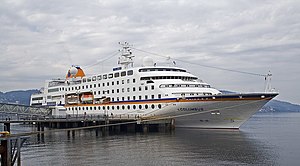 MS C. Colombus in Trondheim 2006.jpg