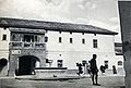 בית הספר החקלאי ע"ש כדורי בעכו. בנין מזמן הטורקים ששוקם והותאם לצרכי ביה"ס. 1956