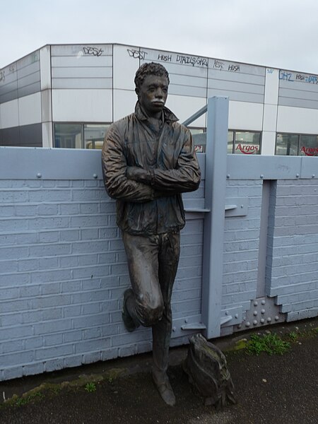 File:Male statue, Brixton railway station in March 2011 01.jpg