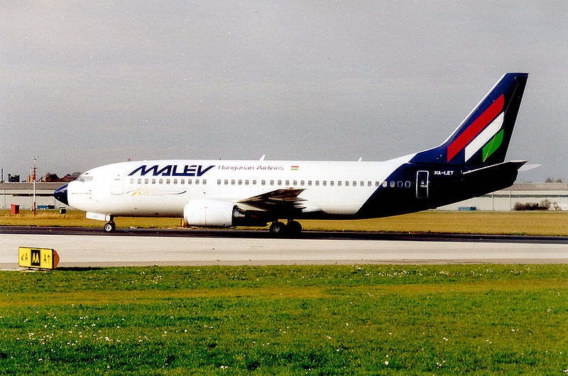 Berkas:Malev Boeing 737-300 Prag.jpg