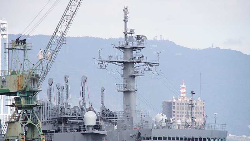 File:Mast of JS Chiyoda(ASR-404) right front view at Kawasaki Heavy Industries Kobe Shipyard Novenber 11, 2017.jpg