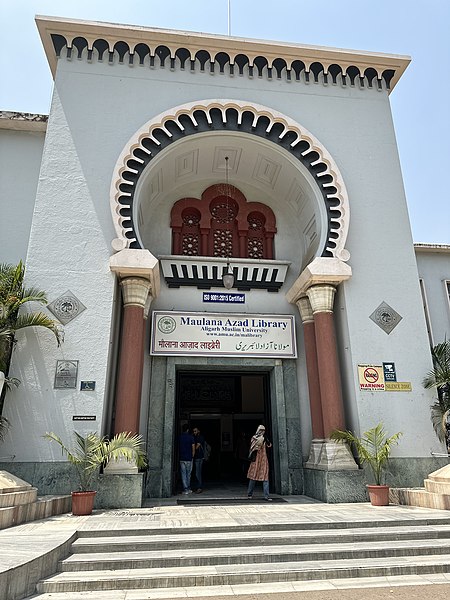 File:Maulana Azad Library, Aligarh Muslim University.jpg