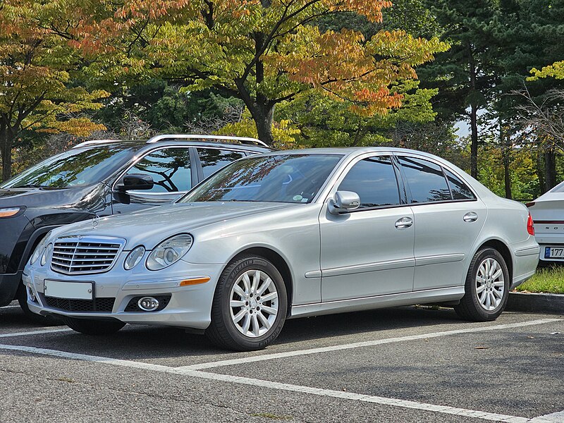 File:Mercedes-Benz W211 FL E 280 Brilliant Silver Metallic (8).jpg
